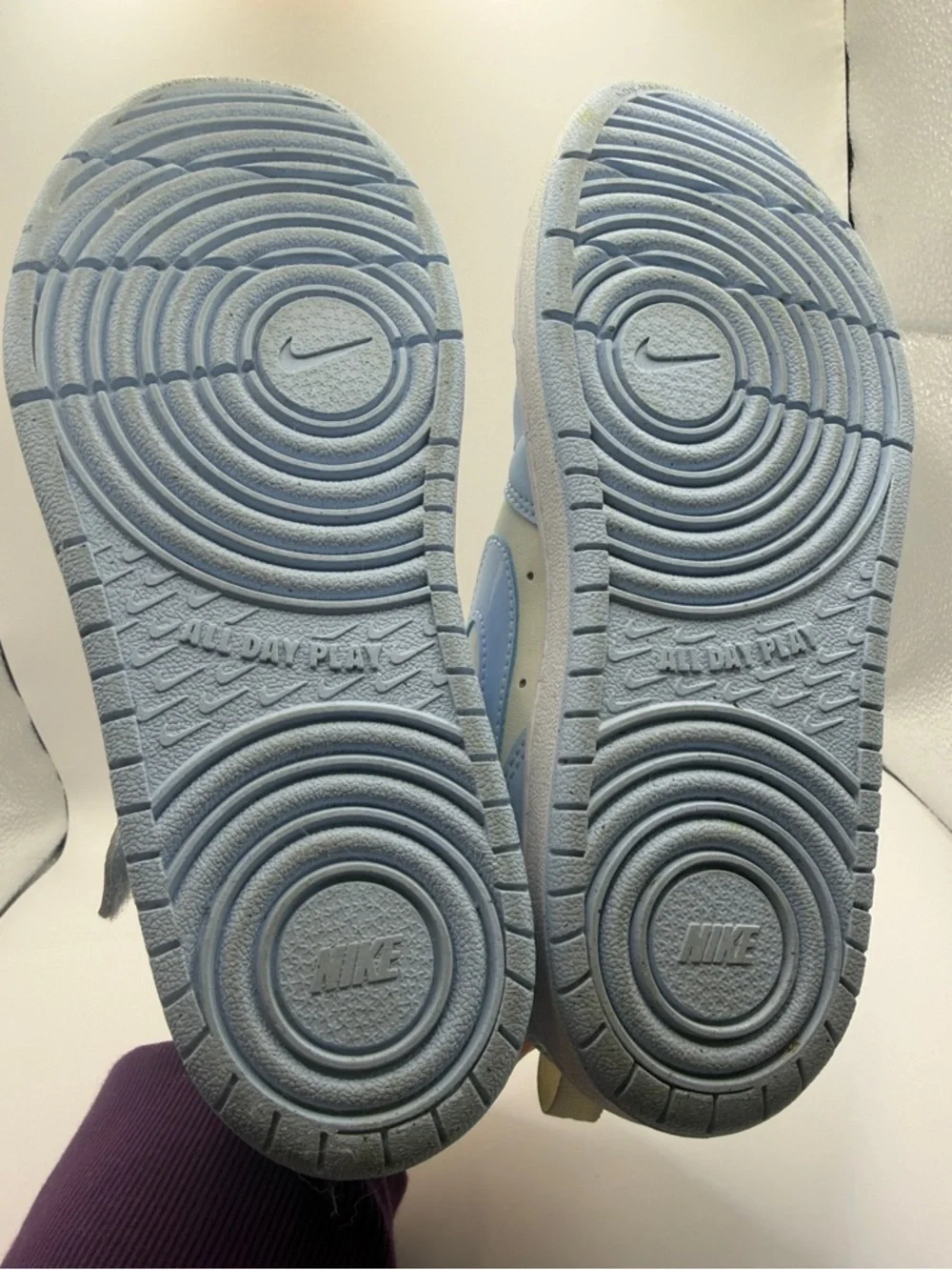 Nike Kids Low-Top Sneakers in Light Blue and Cream